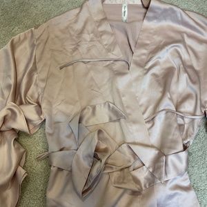 Flora Nikrooz (Revolve) short nightgown/robe in nude/dusty pink (XS)